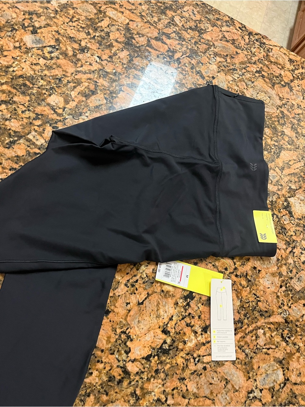 All in motion workout/gym black leggings,High rise.Medium - Picture 3 of 4
